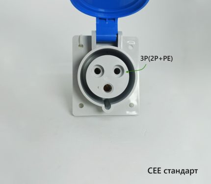 Розетка IE 3232 (M)